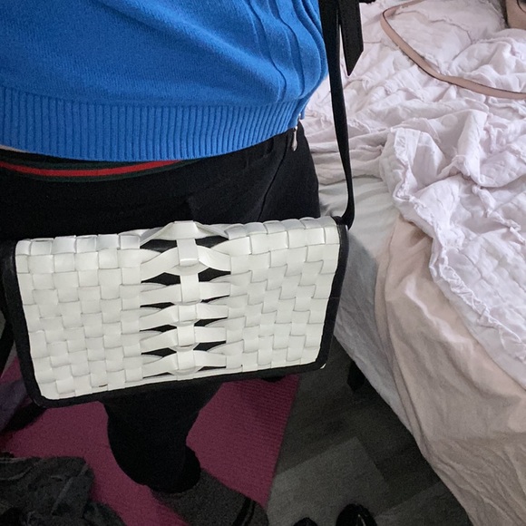 Cole Haan purse barely used - Picture 3 of 4